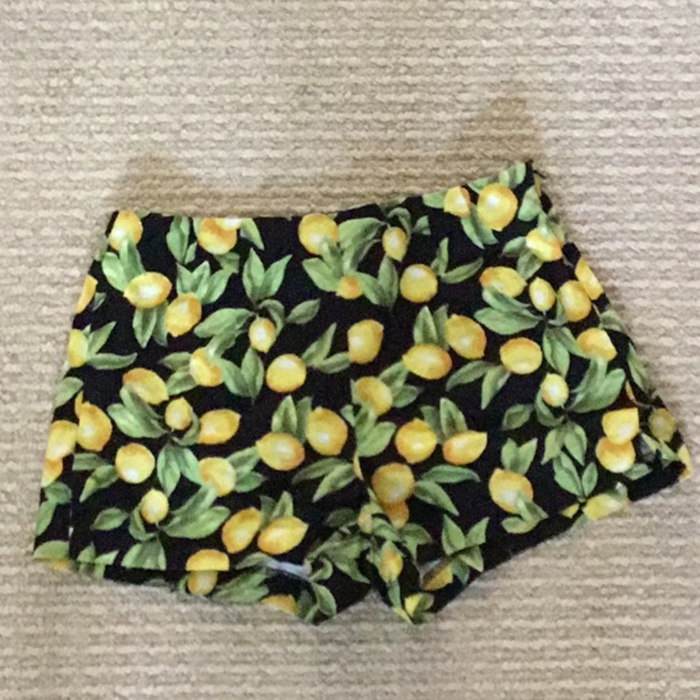 Forever 21 lemon shorts M
